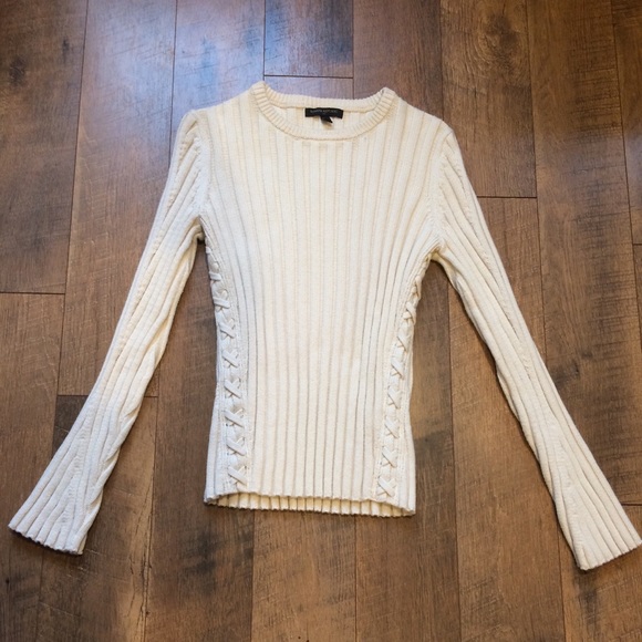 Banana Republic Sweaters - NWOT Banana Republic Cream Sweater